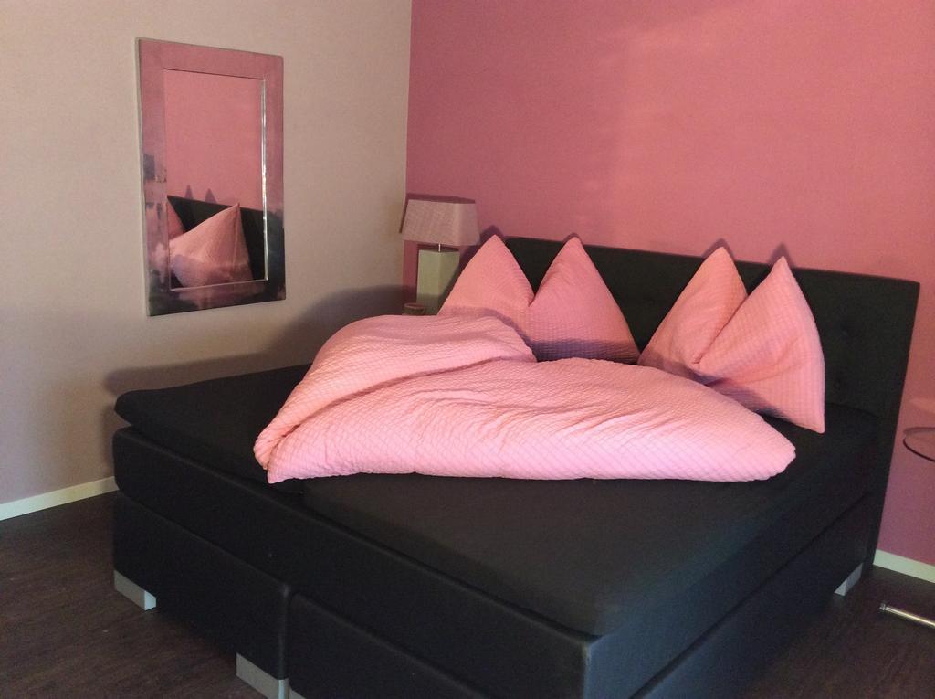 Landcafe Mit Mini Hotel Burgdorf Bagian luar foto