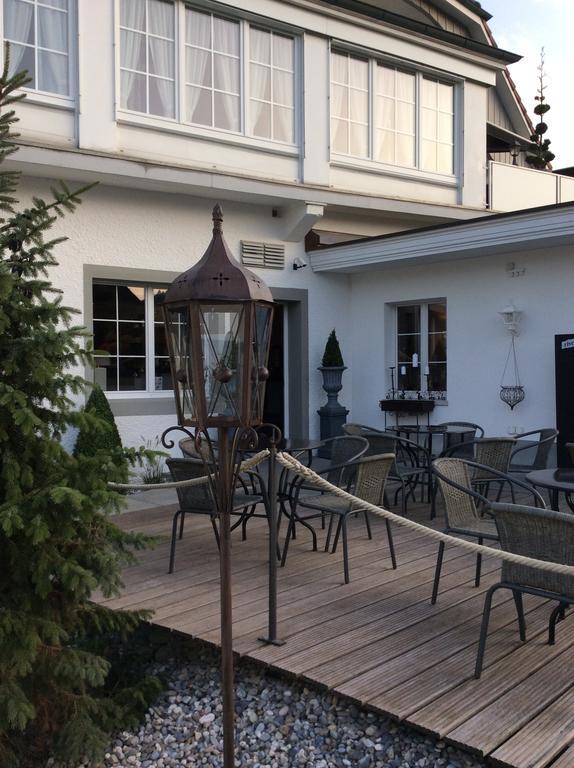 Landcafe Mit Mini Hotel Burgdorf Ruang foto