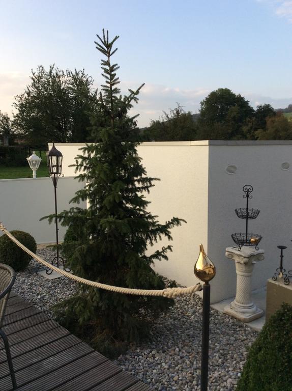 Landcafe Mit Mini Hotel Burgdorf Ruang foto
