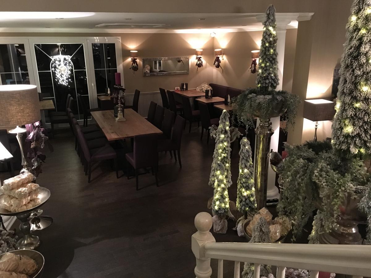 Landcafe Mit Mini Hotel Burgdorf Bagian luar foto